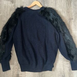 HM faux fur sleeve sweater navy sleevel black faux fur